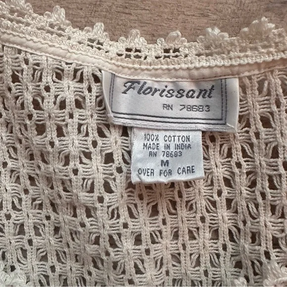 Vintage 90s embroidered crocheted quilt patchwork button down short sleeve top! - Picture 6 of 10